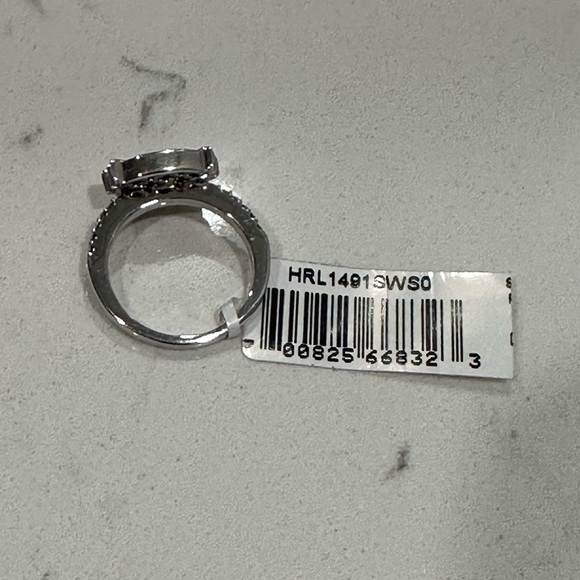 NWT Hello Kitty Crystal Flat Face Pave Red Enamel Bow Ring - Picture 3 of 16